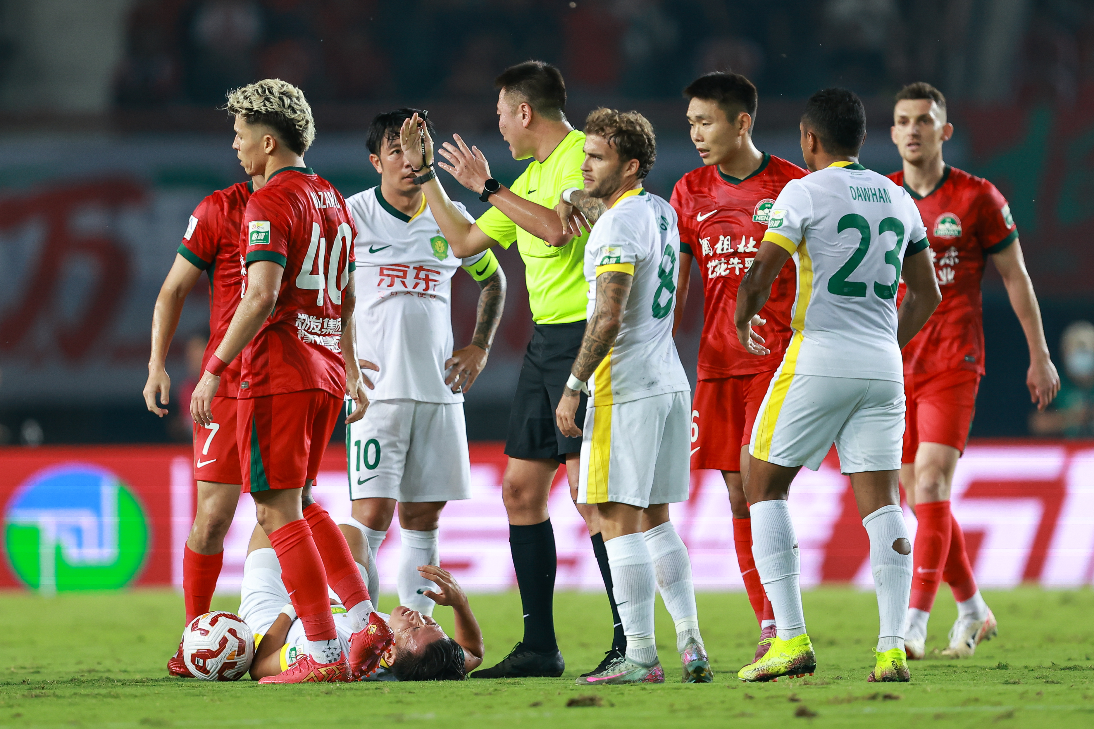 👀半程冠军国安联赛两连败+丢8球+0进球，距榜首已有5分