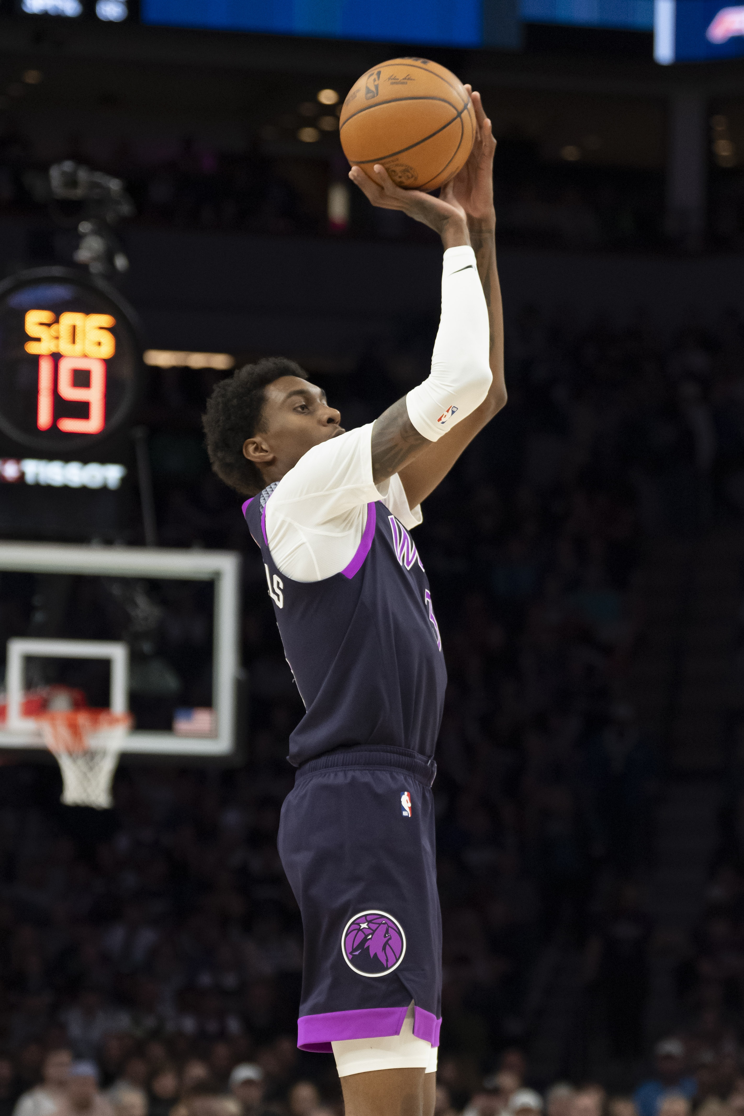 电竞竞猜-今天相当准！麦克丹尼尔斯半场6中6得17分 三分4中4&amp;上演空接暴扣