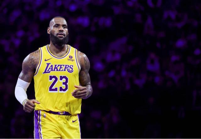 LOL世界赛直播-詹姆斯谈两队罚球悬殊：他们犯规了 我们没有犯规