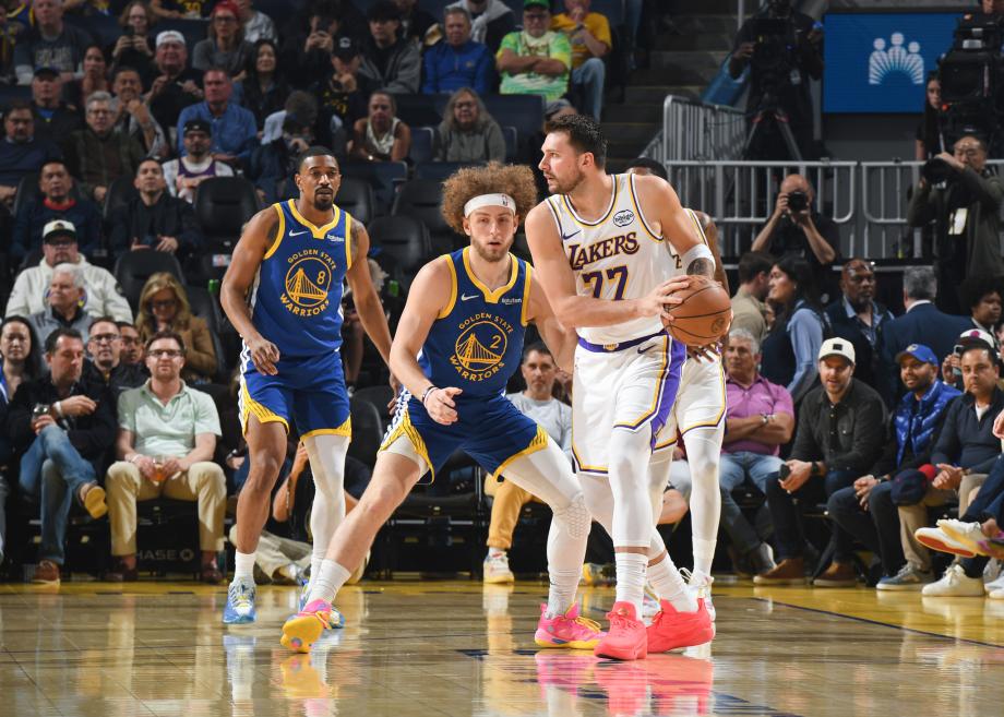 注册赢奖金-湖人28分大胜勇士结束3连败 詹姆斯22+7东契奇26分