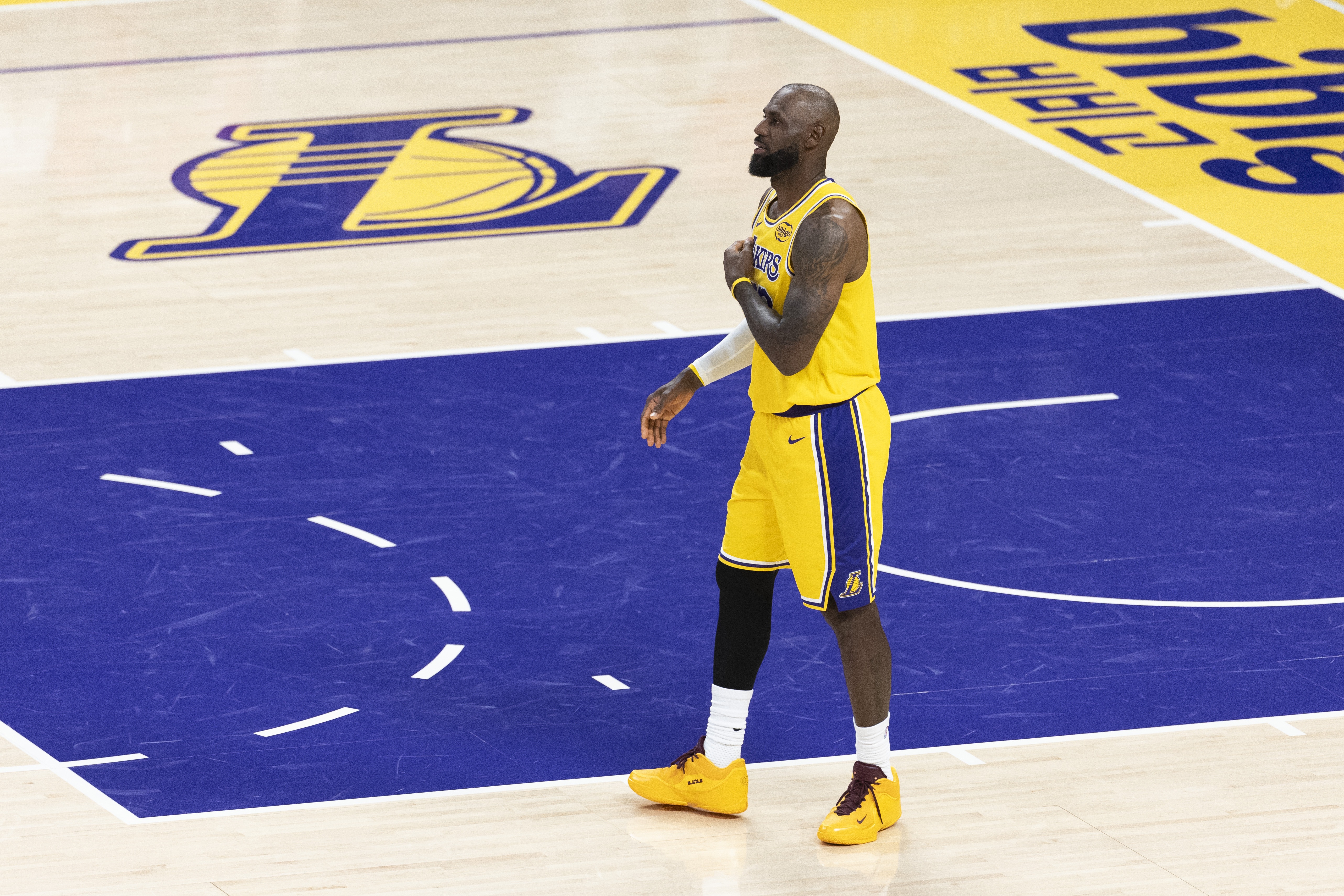 注册赢奖金-Shams：詹姆斯本人&amp;联盟感觉他会再打一年 湖人表现影响他的未来